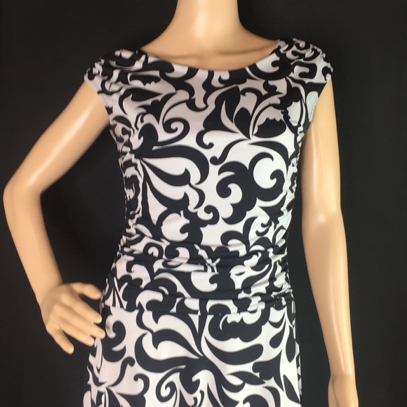 Enfocus Studio Dresses & Skirts - ♥️SOLD♥️Size 8 Stunning Dress on Hourglass Figure!